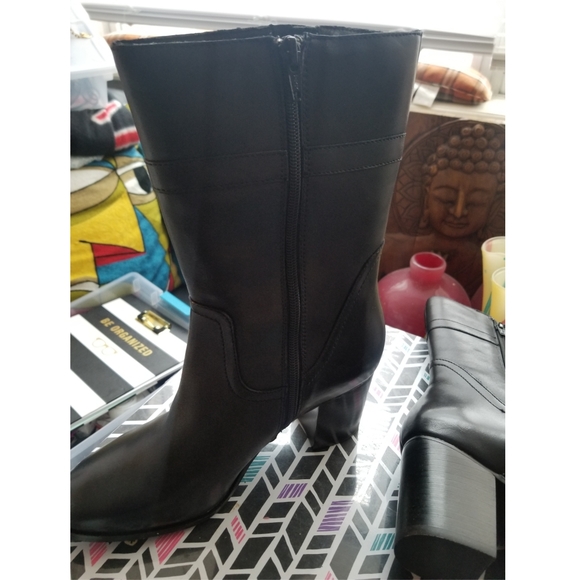 G.H. Bass & Co Black Mid Ankle Boots - Picture 4 of 4